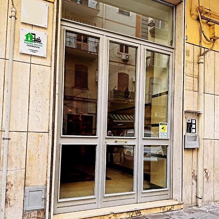 Hotel Punto House Ferrovia Neapel Exterior foto