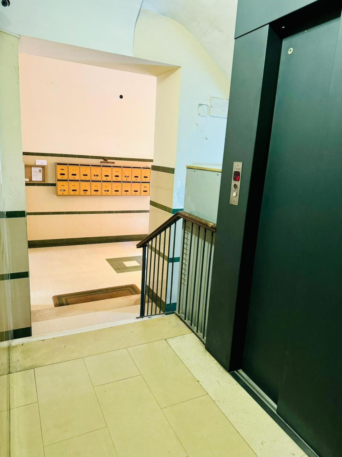 Hotel Punto House Ferrovia Neapel Exterior foto