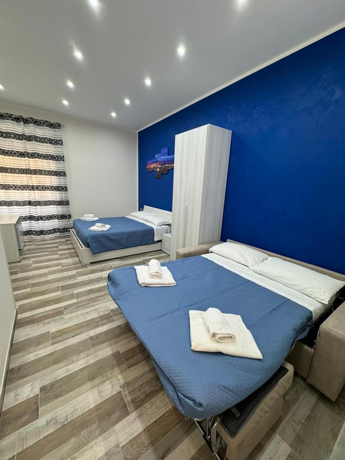 Hotel Punto House Ferrovia Neapel Exterior foto