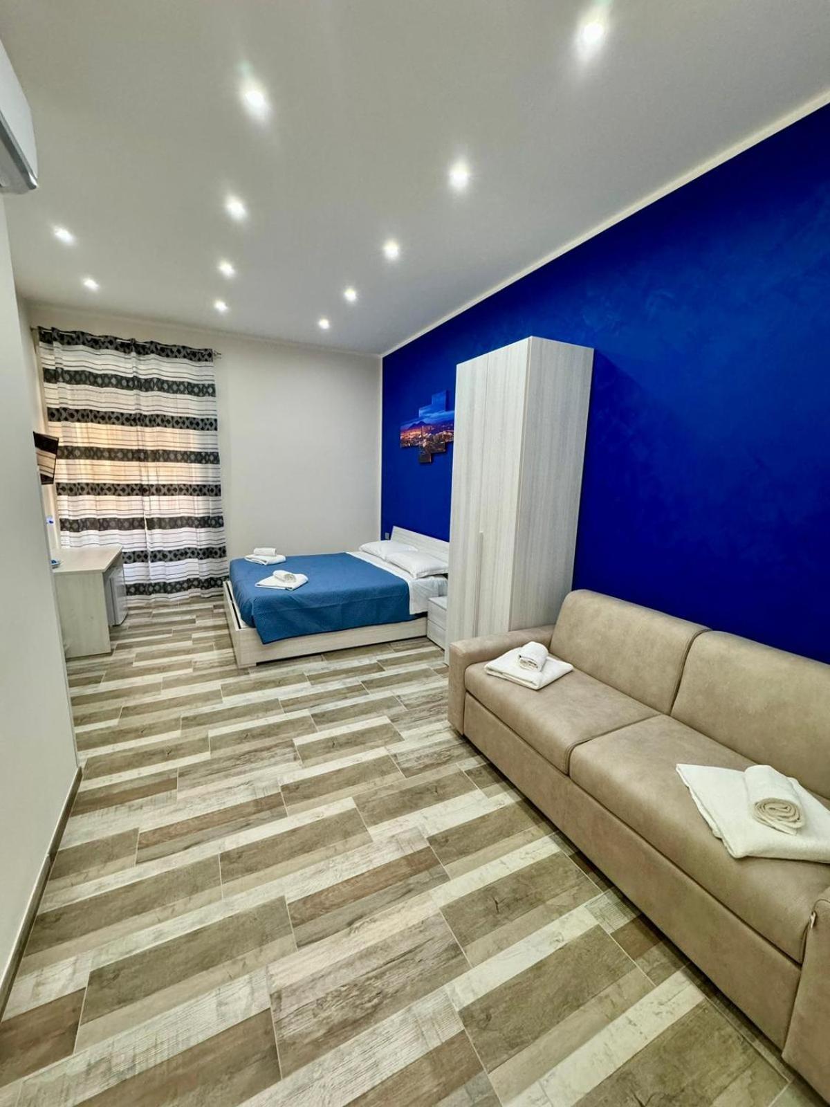 Hotel Punto House Ferrovia Neapel Exterior foto