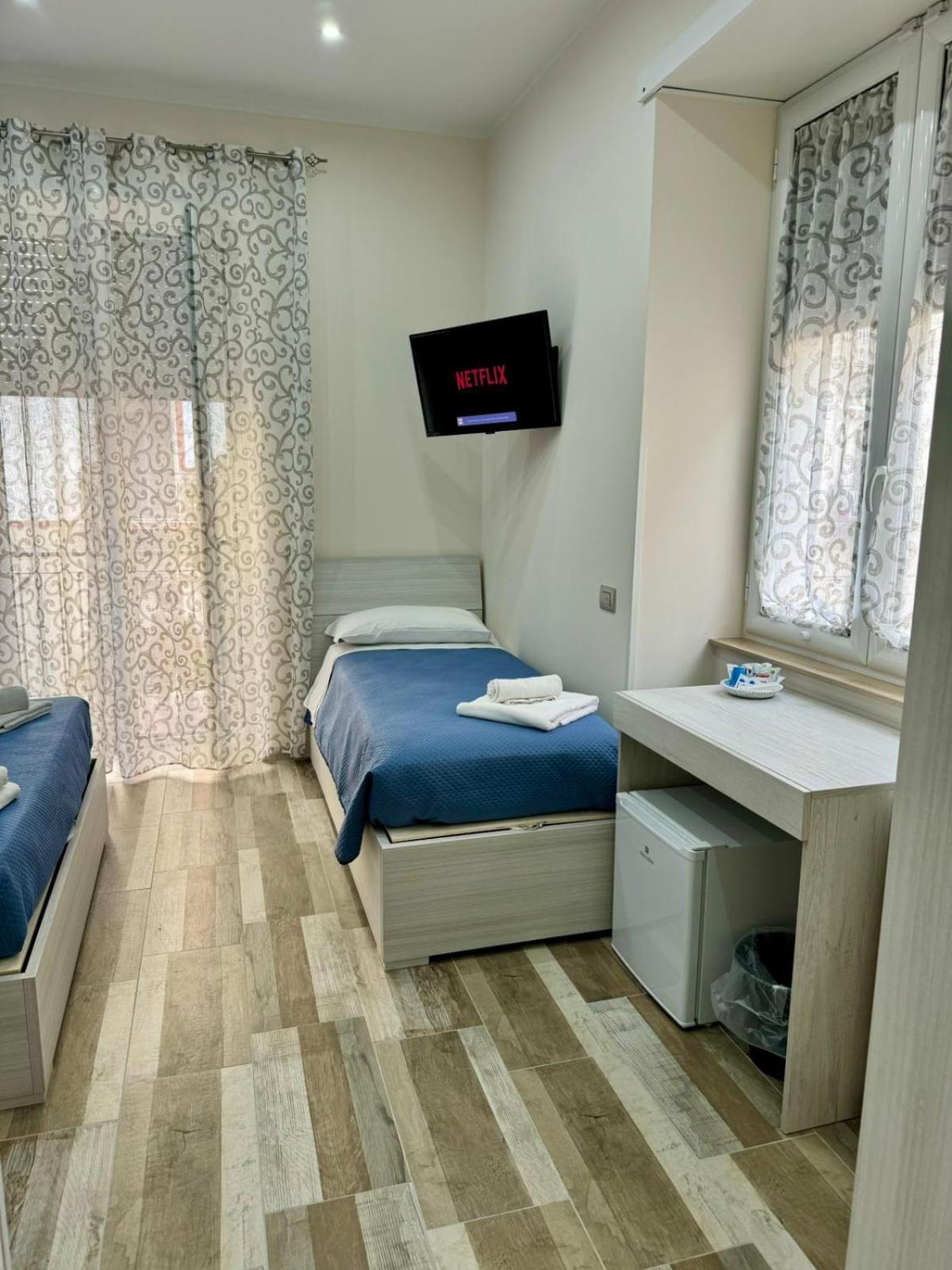 Hotel Punto House Ferrovia Neapel Exterior foto